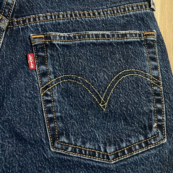 Levis Premium 501 High Rise Short Womens 26 Dark Wash Size 27 Raw hem Button fly - Picture 3 of 12